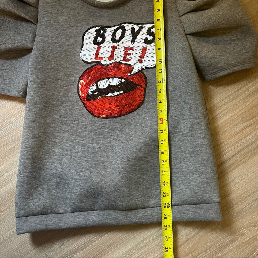 Fashion Nova “Boys Lie” Sequin Graphic Top Gray Sz Small NWT puff body sleeve - Picture 4 of 6